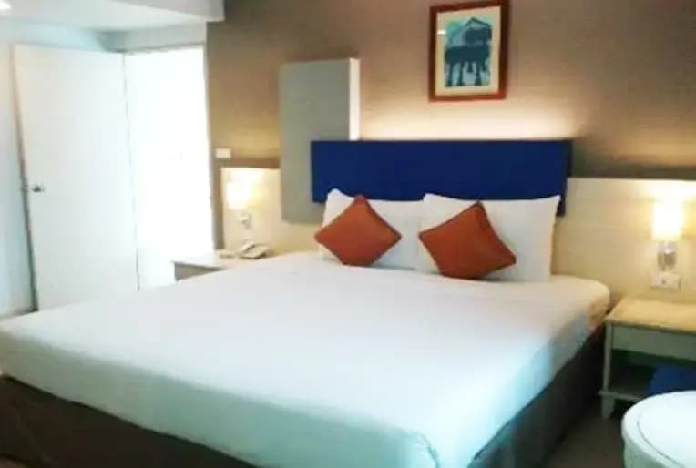 1 Bedroom Double Suite full double bed