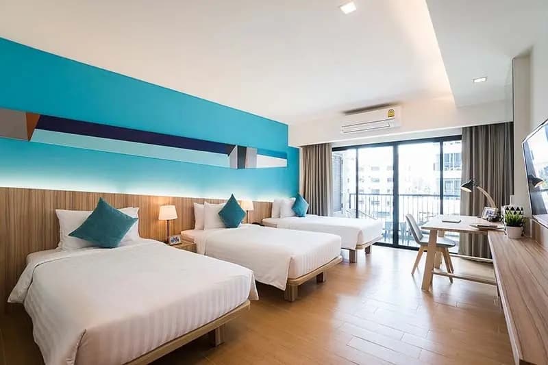 Deluxe Premier Triple room with pool view