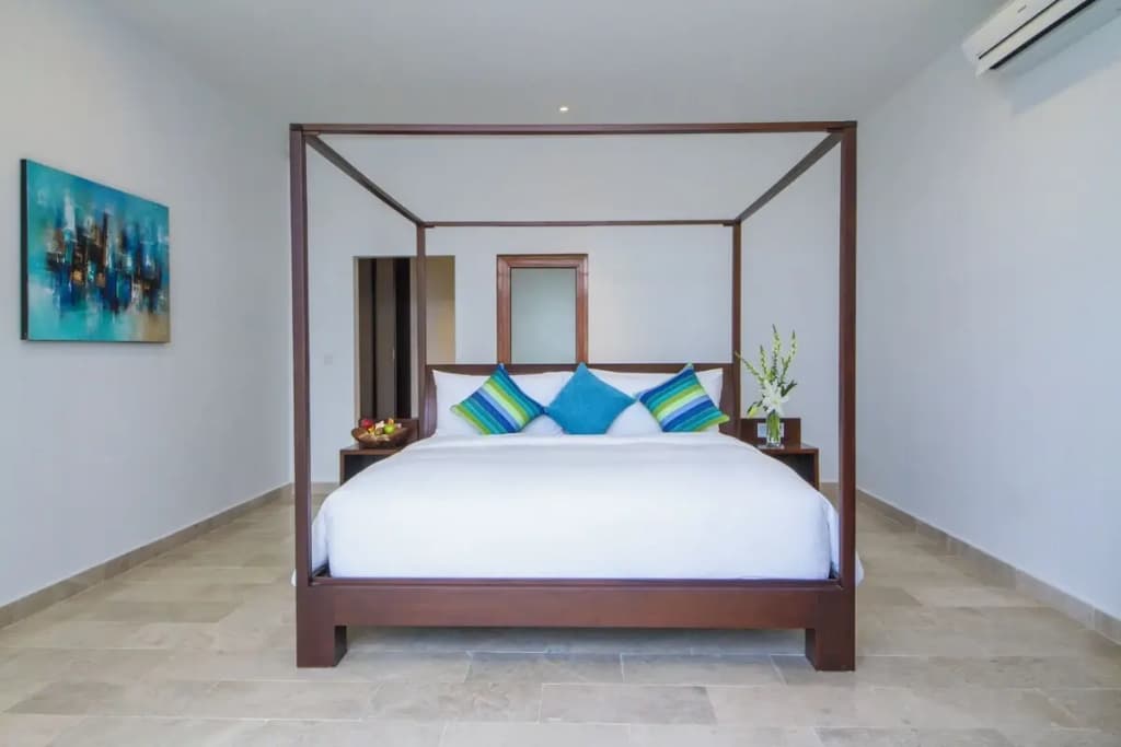 5 Bedrooms Premier Residence seafront
