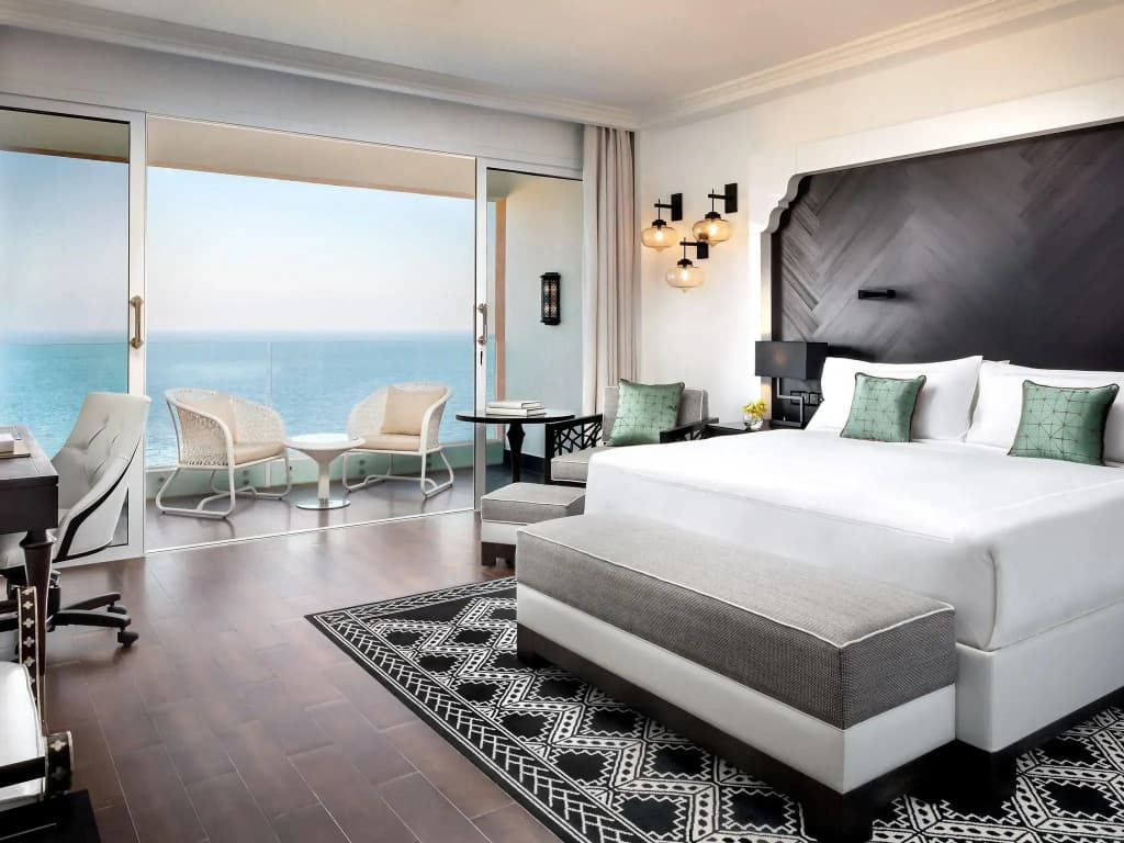 Fairmont Double room with ocean view full double bed