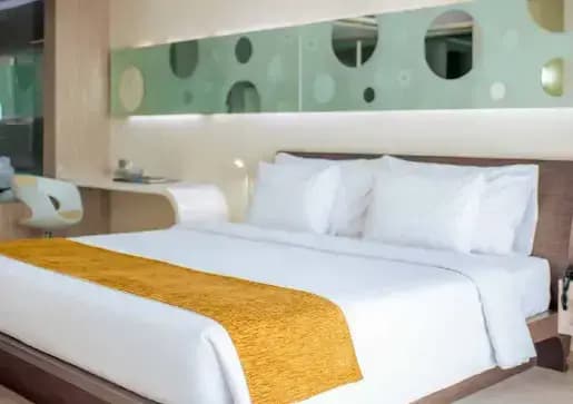 Deluxe CHIC Tower Double room with balcony full double bed