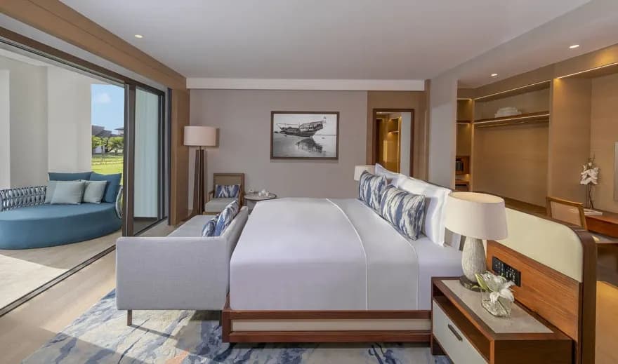 Deluxe Garden Terrace Double Suite full double bed
