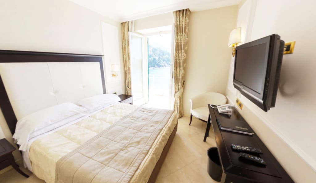 Superior Double room with sea view full double bed