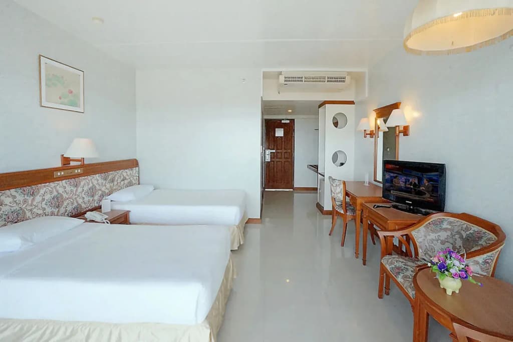 Standard Double room with partial sea view twin beds