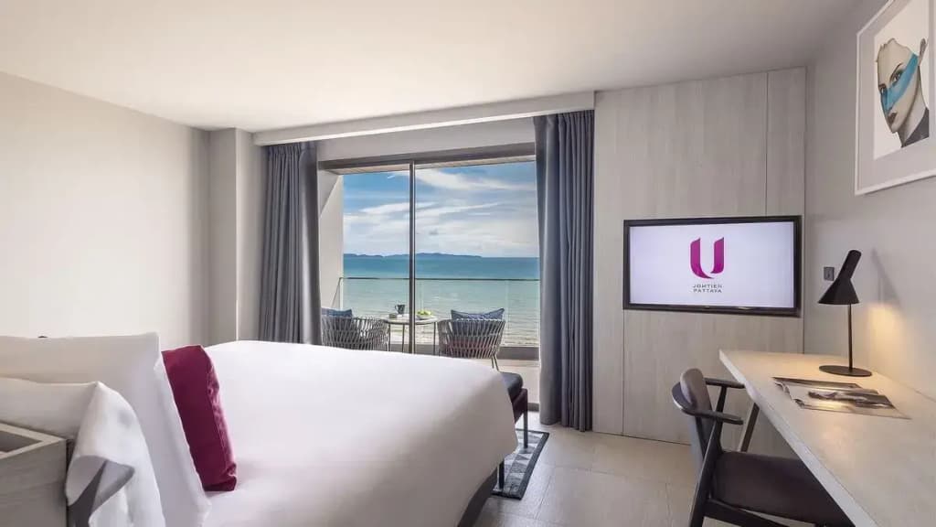 Deluxe Double room with panoramic sea view full double bed