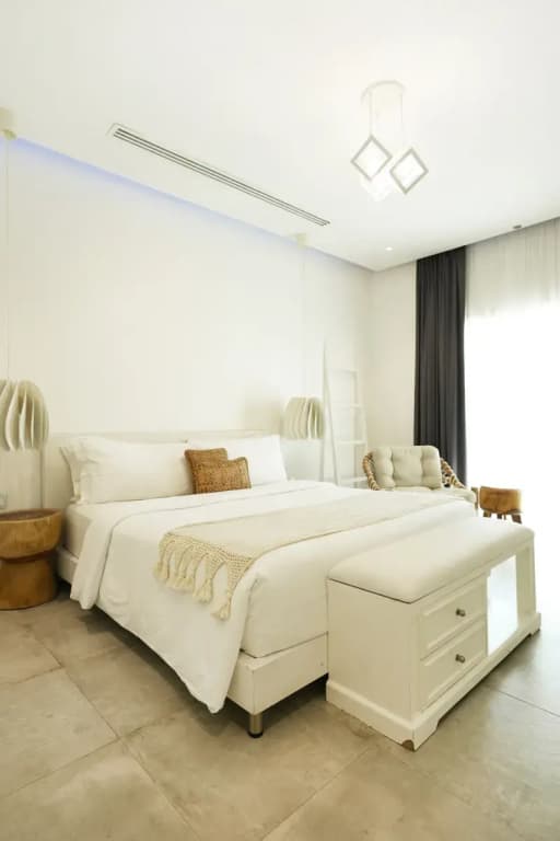 The Beach Double Suite full double bed