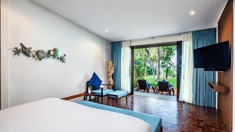 Sea Breeze Double Suite full double bed