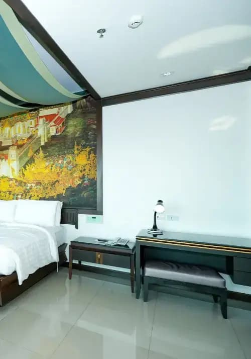 South Wing Double Suite full double bed