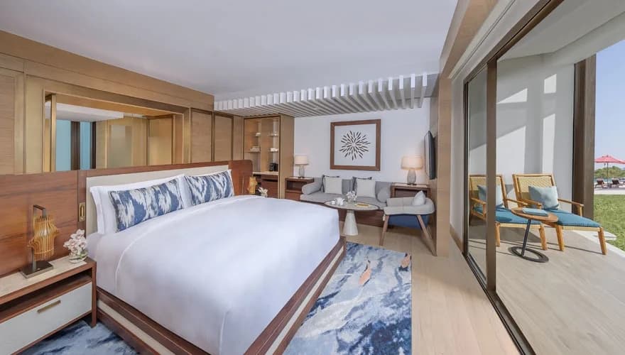 Deluxe Double room with pool view full double bed