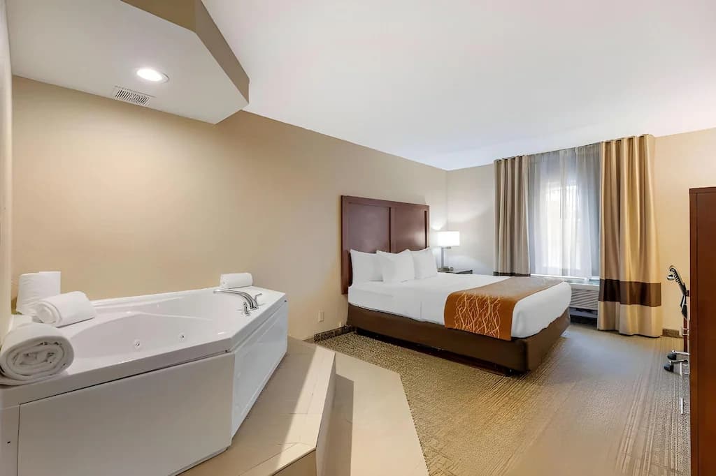One-room In-Room Whirlpool Double Suite full double bed