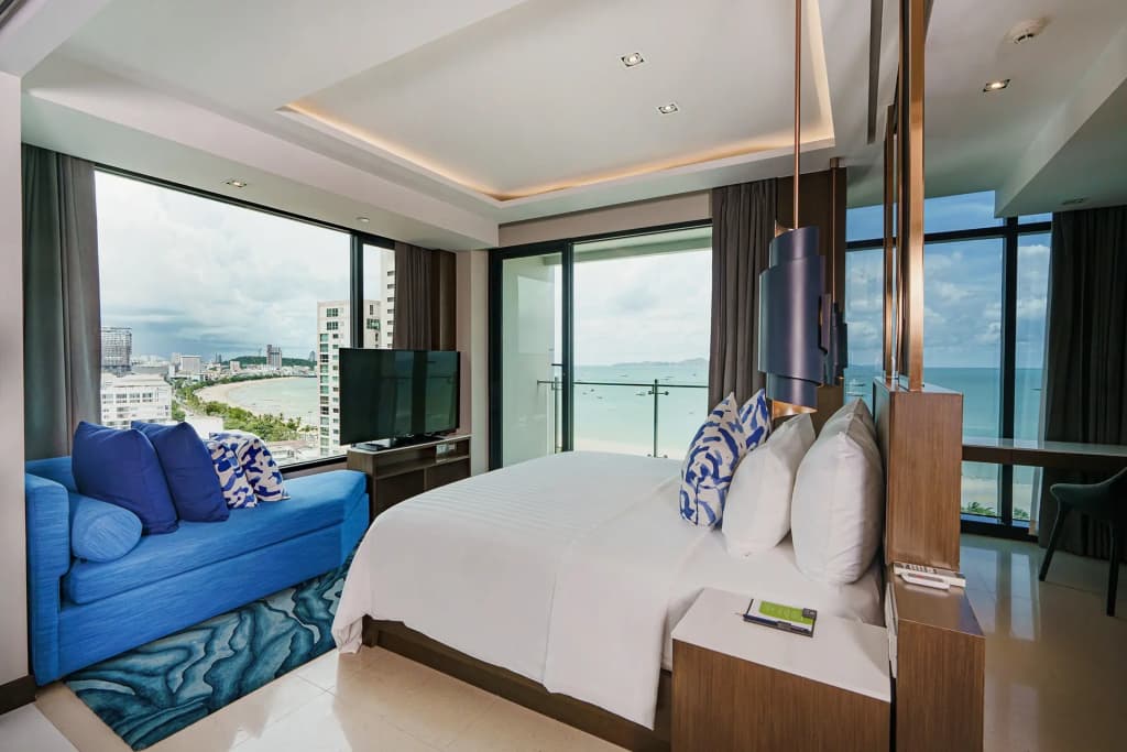 Double Marina Suite full double bed