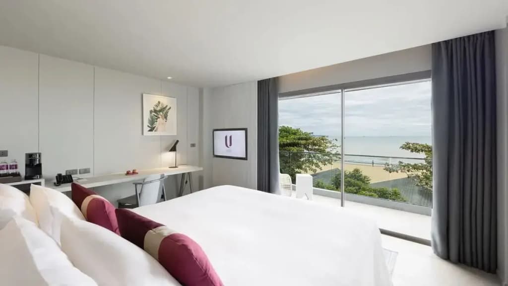 Deluxe Seascape Double room full double bed