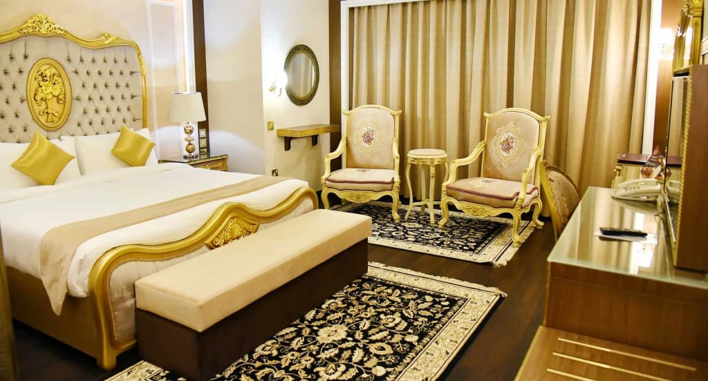 Royal Diplomatic Double Suite full double bed