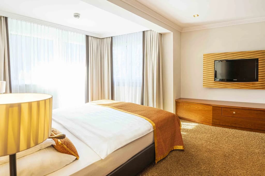 Double Suite full double bed