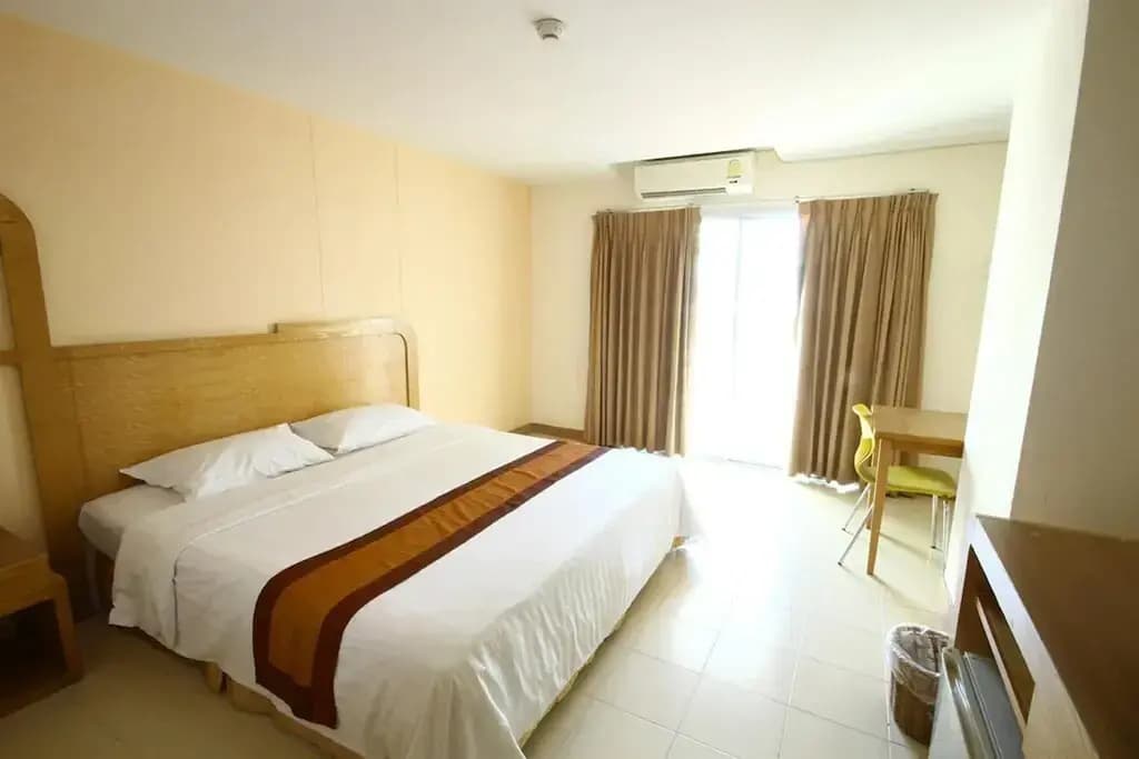 Superior Double room with pool view full double bed