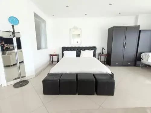 Deluxe Double Apartment full double bed