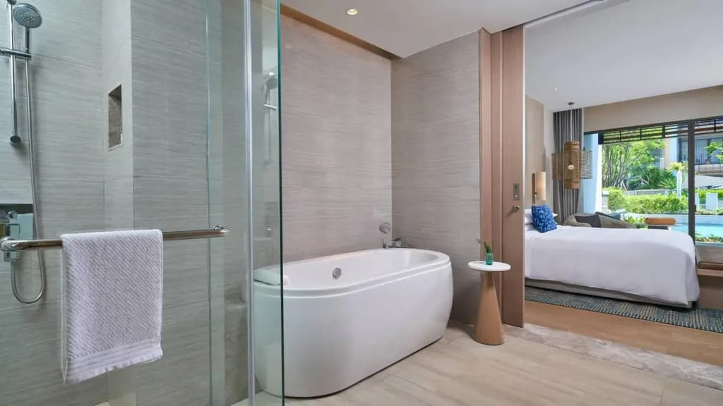 1 Bedroom Double Suite with balcony and with pool view full double bed