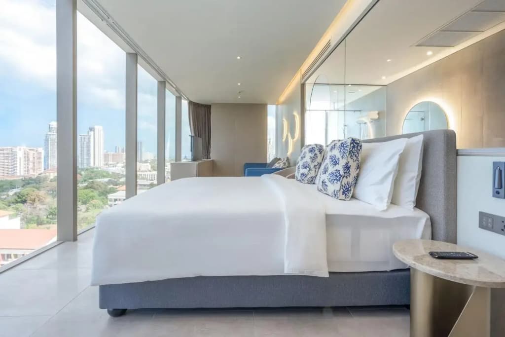 Executive Double Suite with panoramic view full double bed