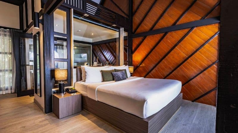 Canopy Double Suite full double bed