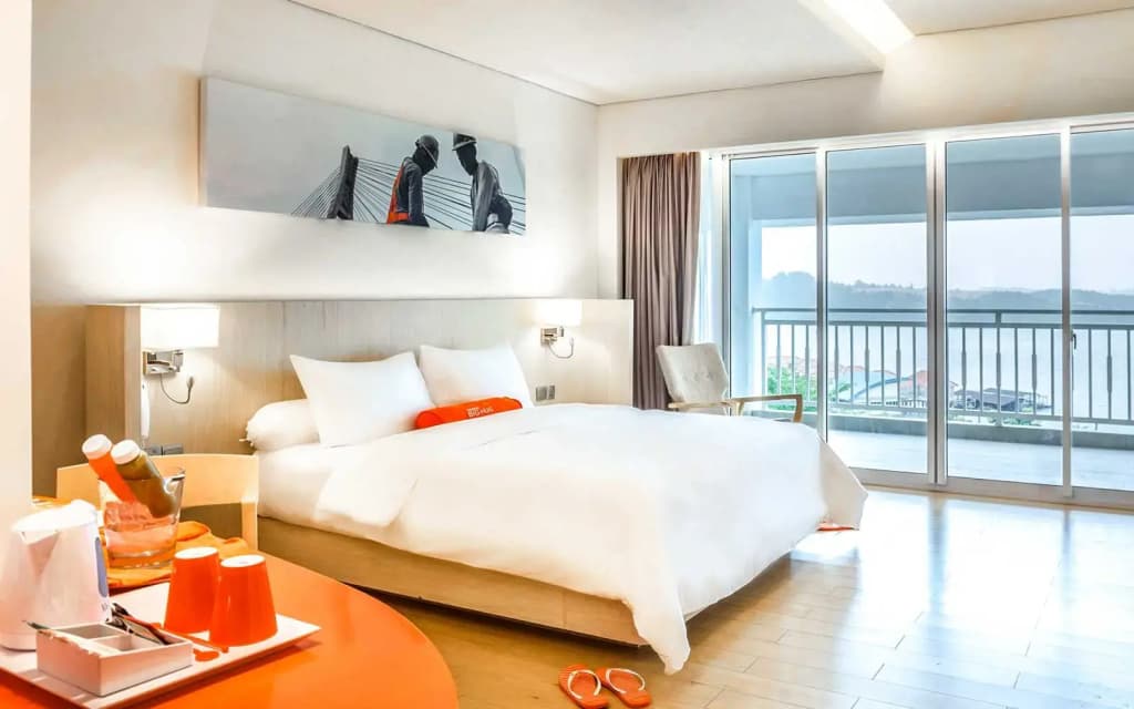 Double Harris Suite full double bed
