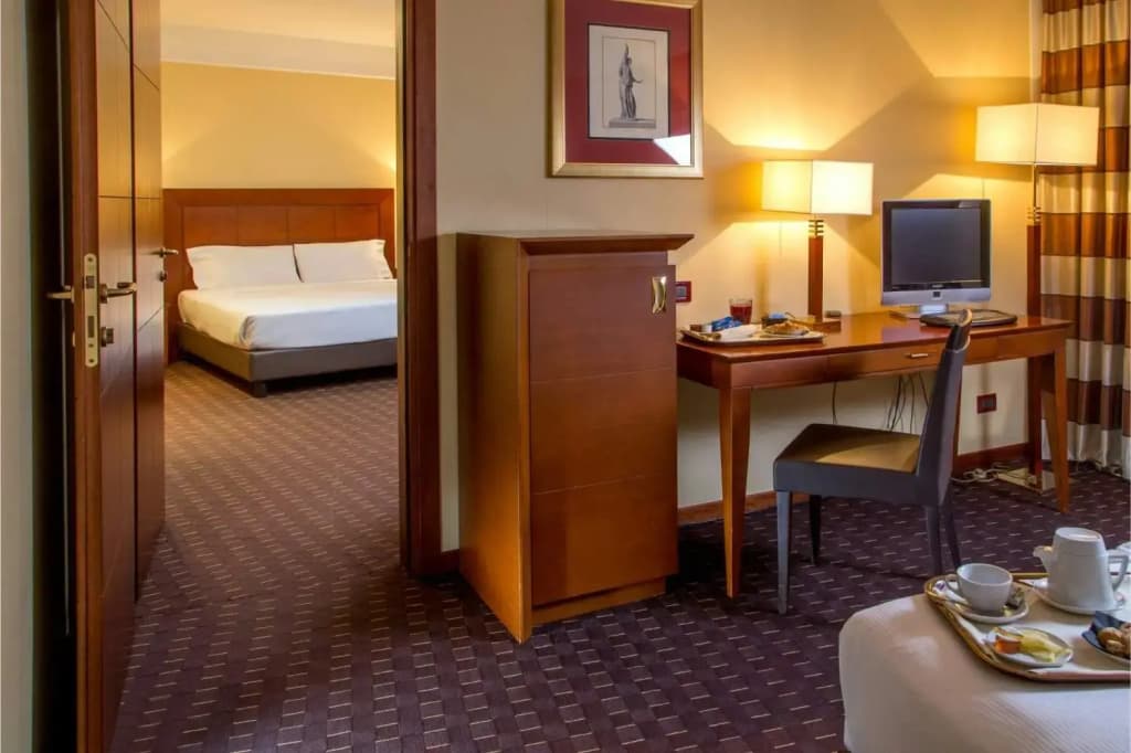 Connecting room