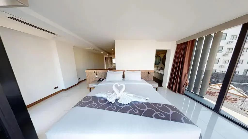 Double Suite Room with sea view full double bed
