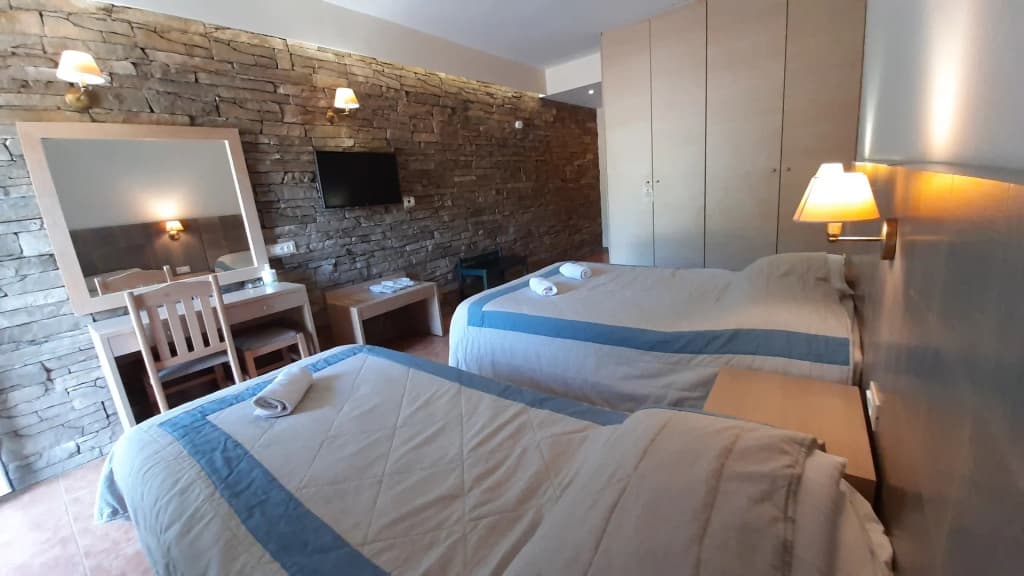 Double Ground Floor Studio twin beds