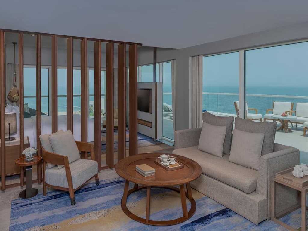 1 Bedroom Pinnacle Club Lounge Access Double Suite full double bed