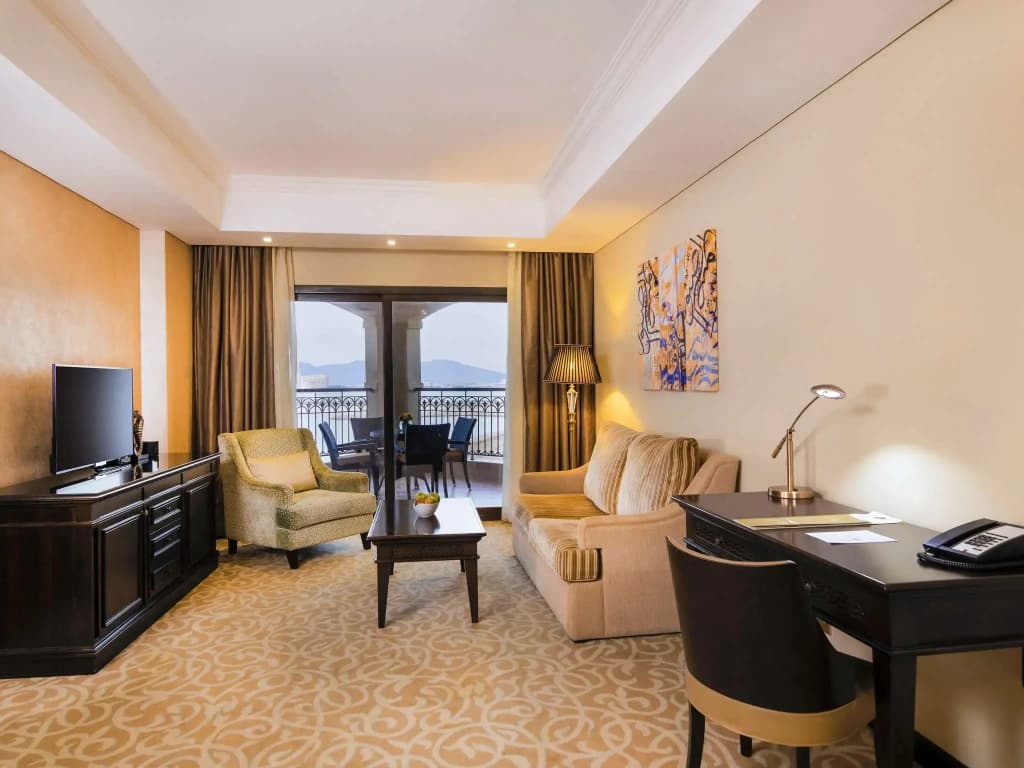 1 Bedroom Double Suite full double bed
