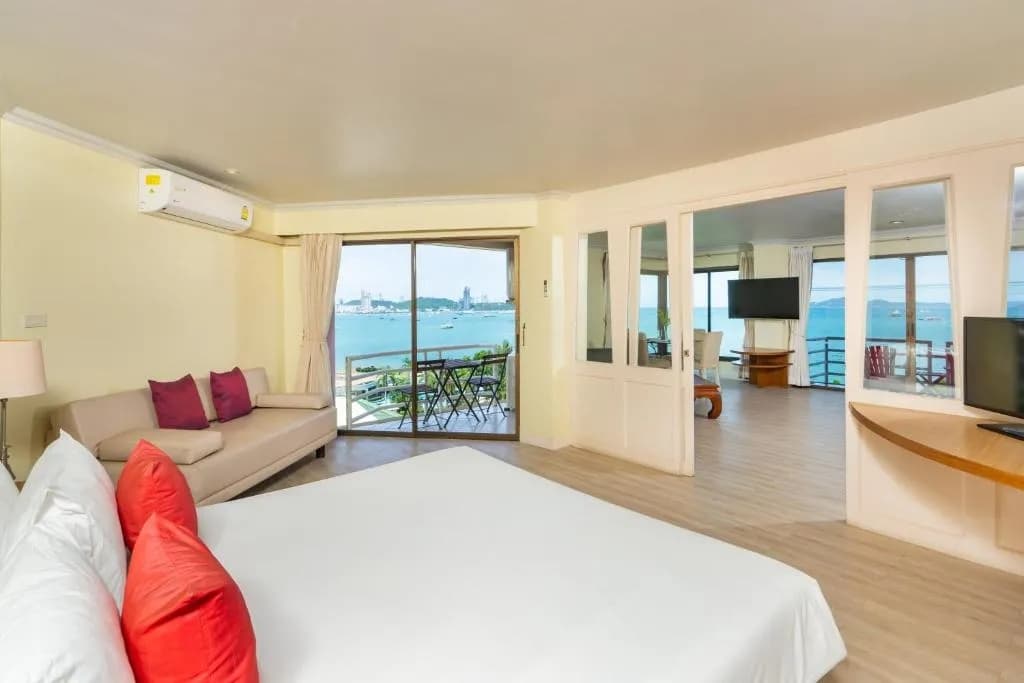 Double Suite with sea view full double bed