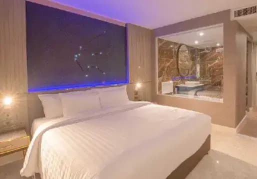 Premier DEE Tower Double Suite full double bed