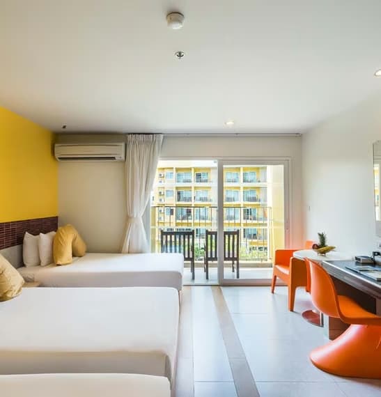 Deluxe Triple room with pool view