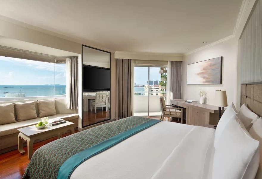 Corner Double Suite with sea view full double bed