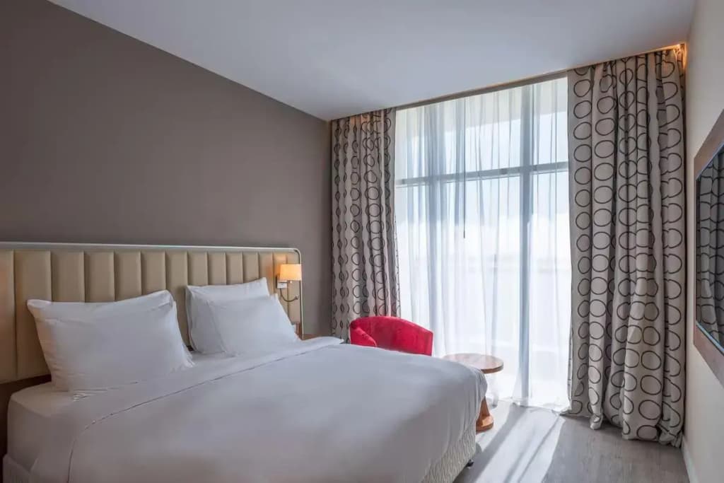 1 Bedroom Double Suite full double bed