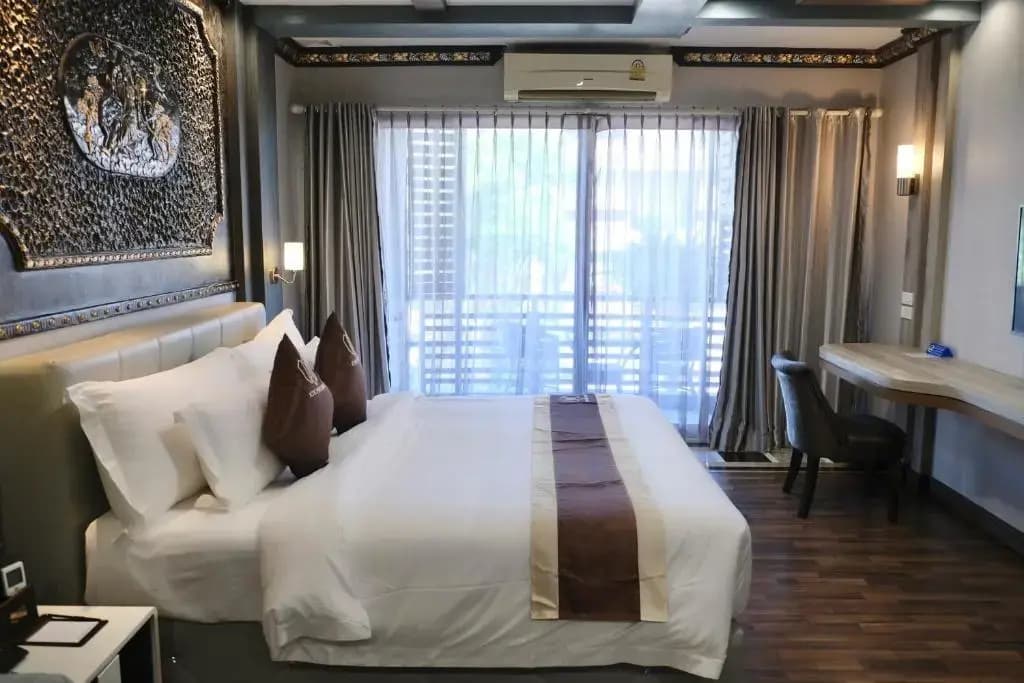 Superior Double Suite full double bed