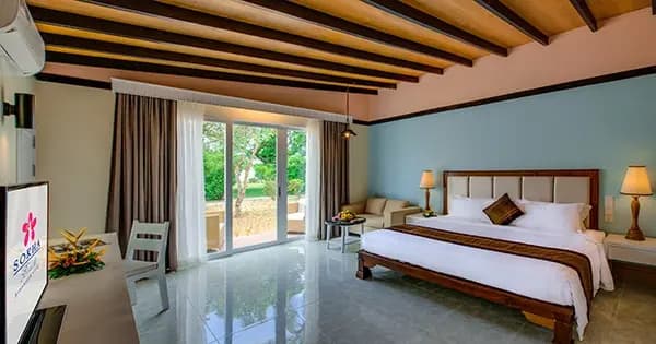 Double Villa beachfront full double bed