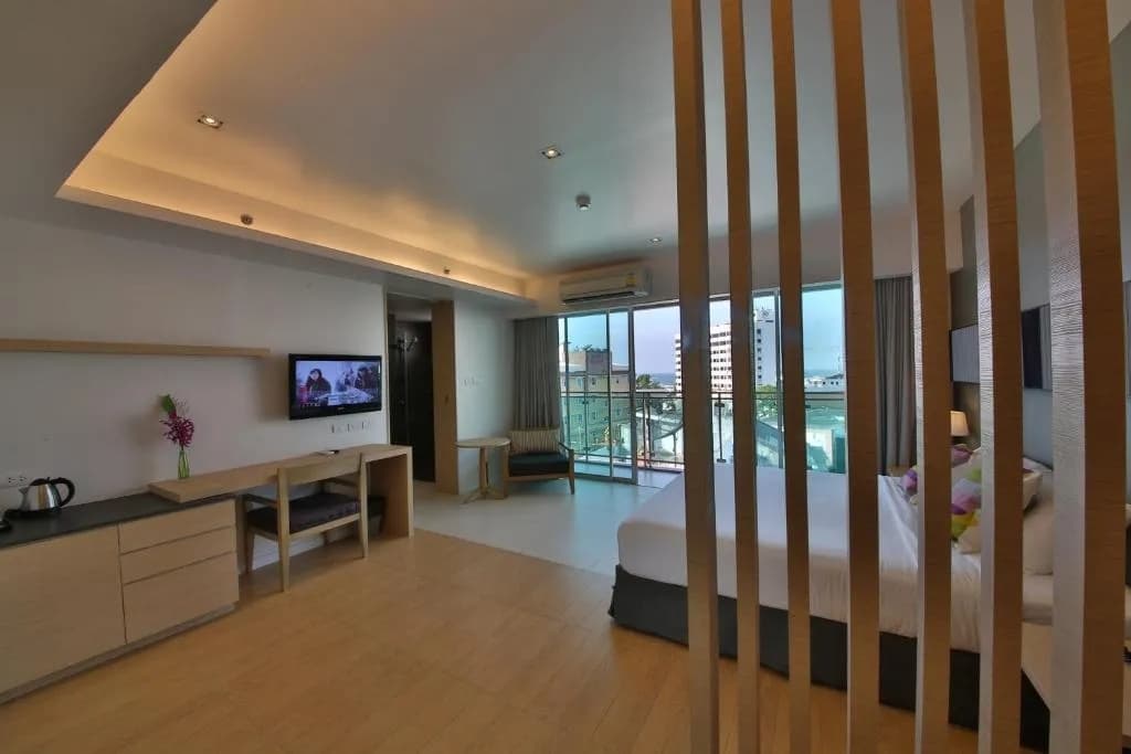 Sun Executive Double room with balcony and with city view full double bed