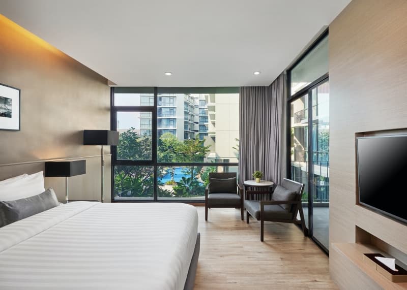Deluxe Double room with pool view full double bed