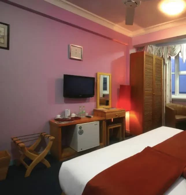 Super Deluxe Double Club room twin beds