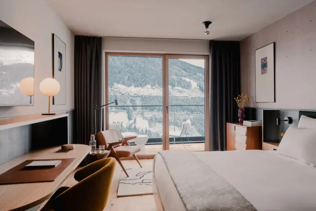 Comfy Double room with balcony and Valley View full double bed