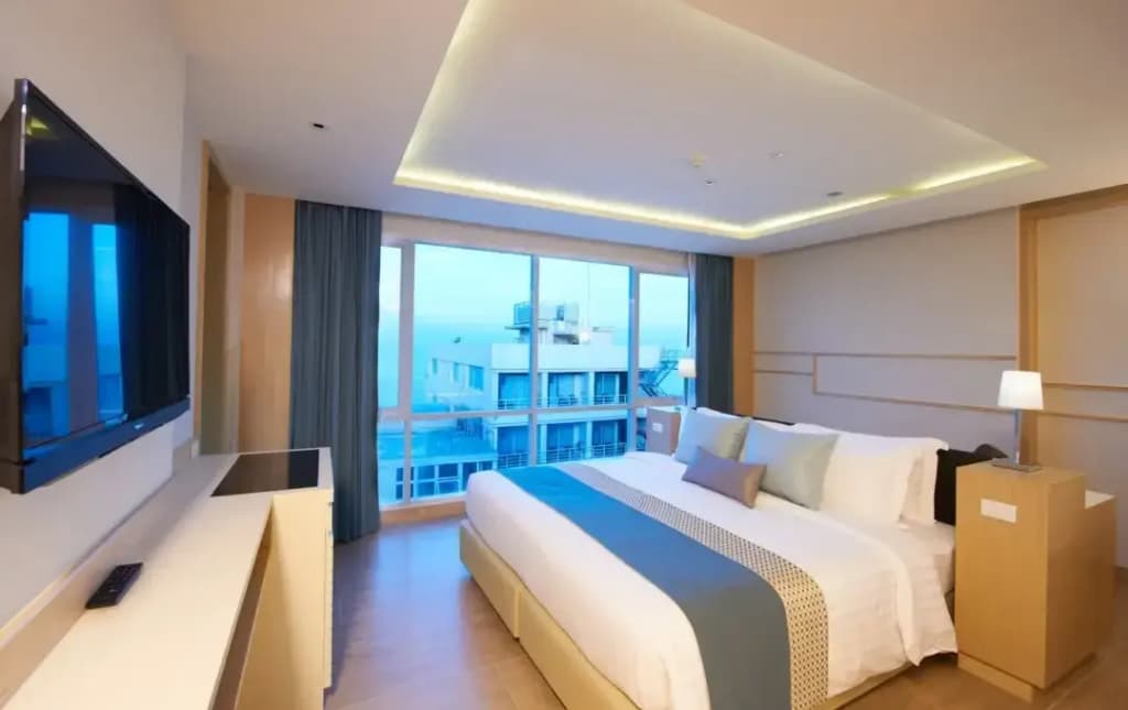 1 Bedroom Double Suite with ocean view full double bed