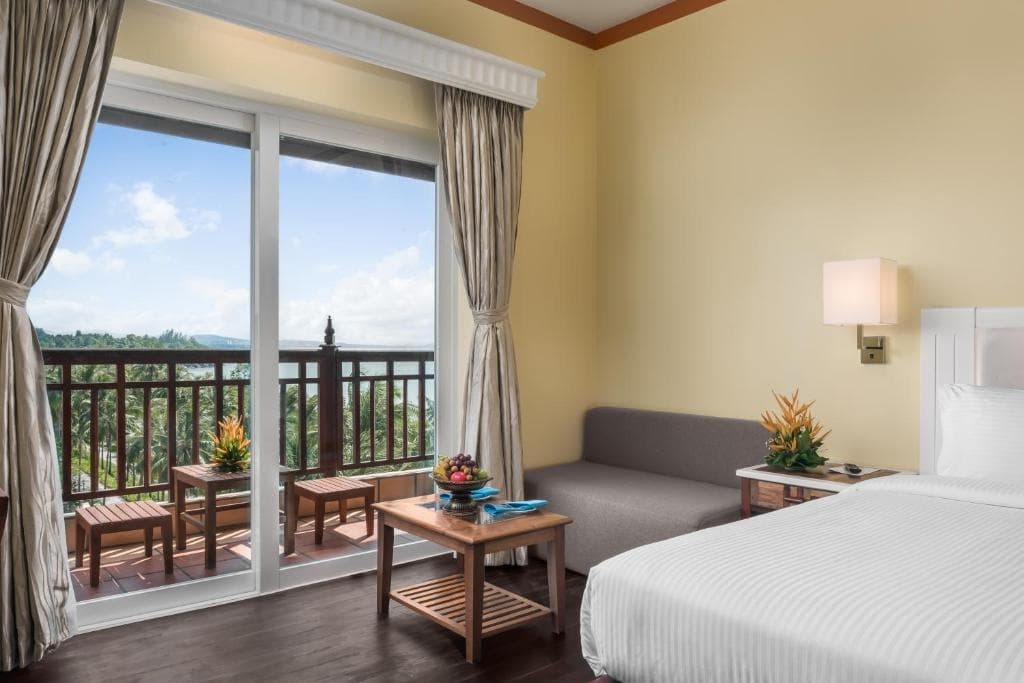 Premier Double room with bay view full double bed