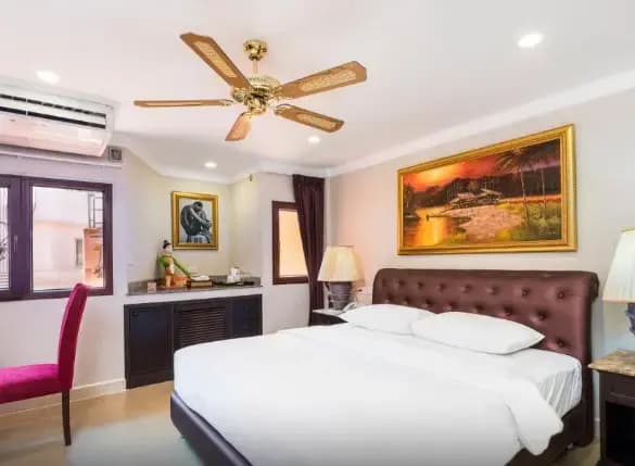 Deluxe Double Suite full double bed