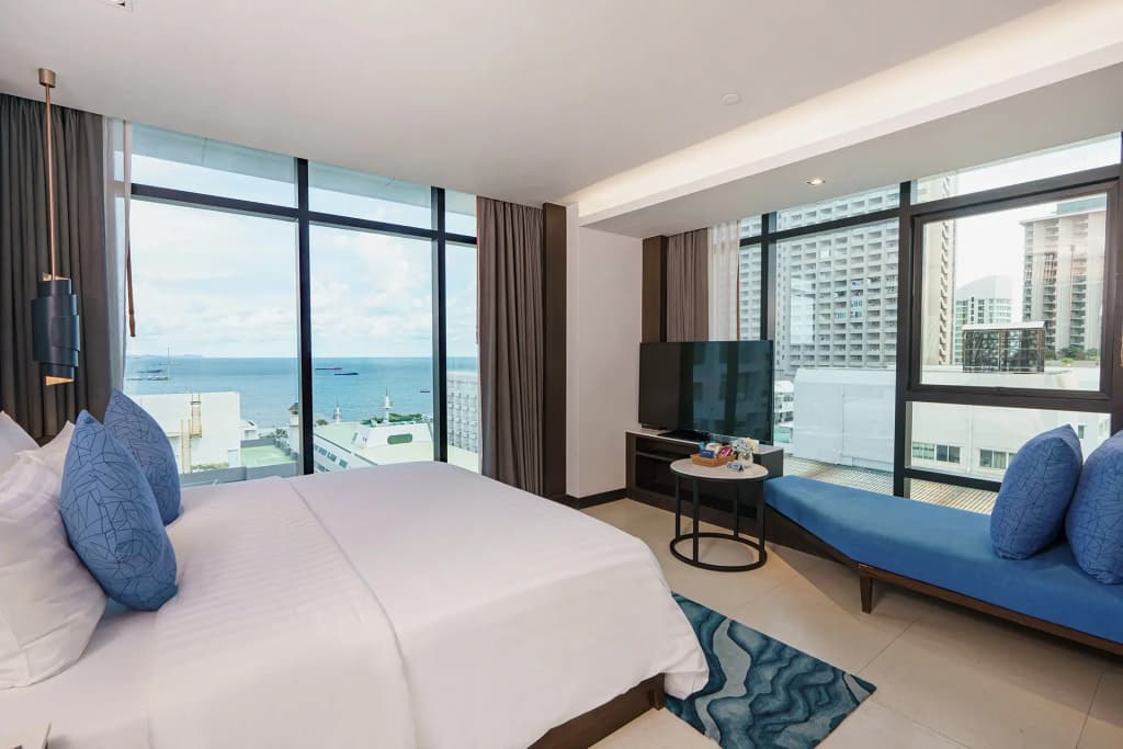 Ocean Double Junior Suite full double bed