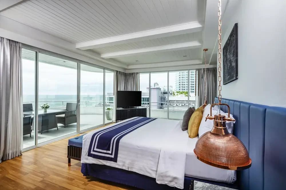 Double Suite with balcony and with ocean view full double bed