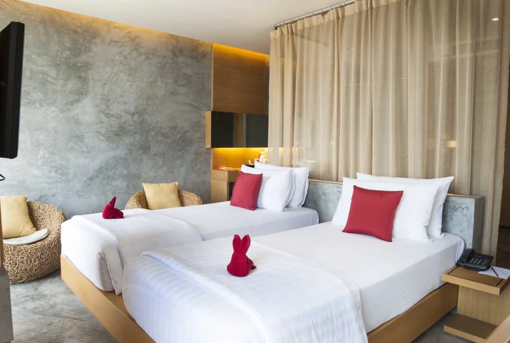 M Deluxe Double room with partial sea view twin beds