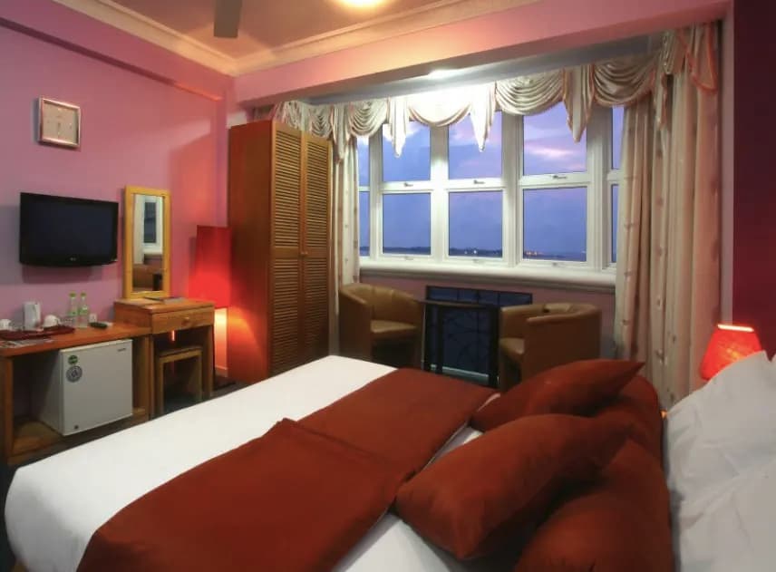 Super Deluxe Double Club room full double bed