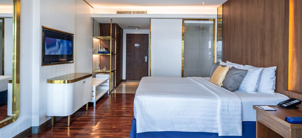 Deluxe Double room with partial sea view full double bed