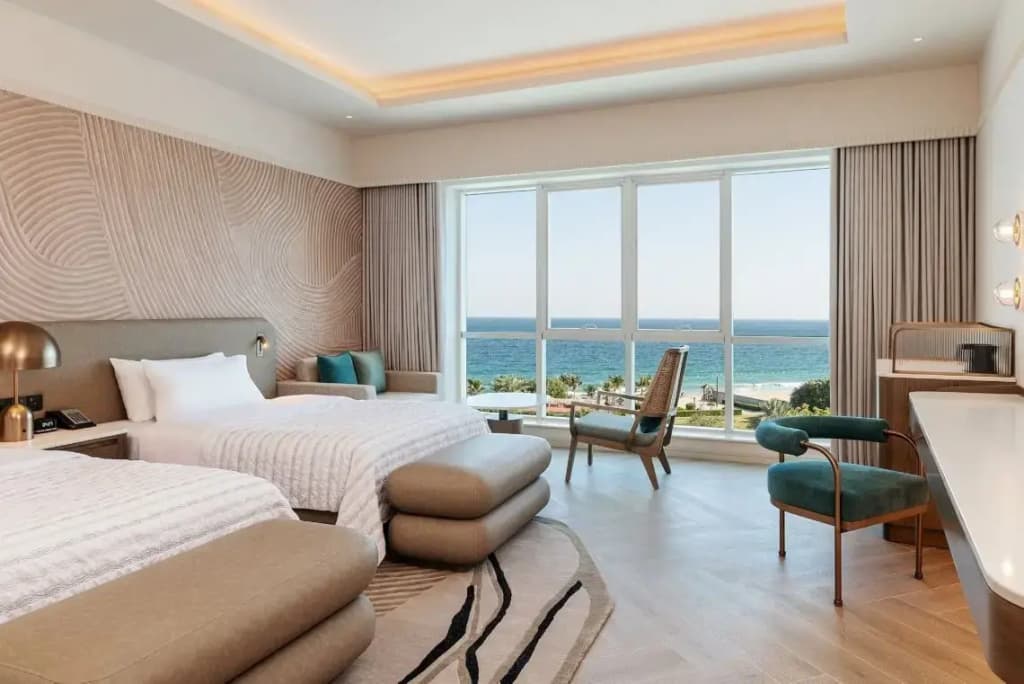 Renovated Deluxe Double room with sea view twin beds