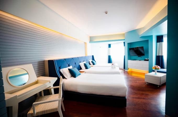 Deluxe Main Wing room